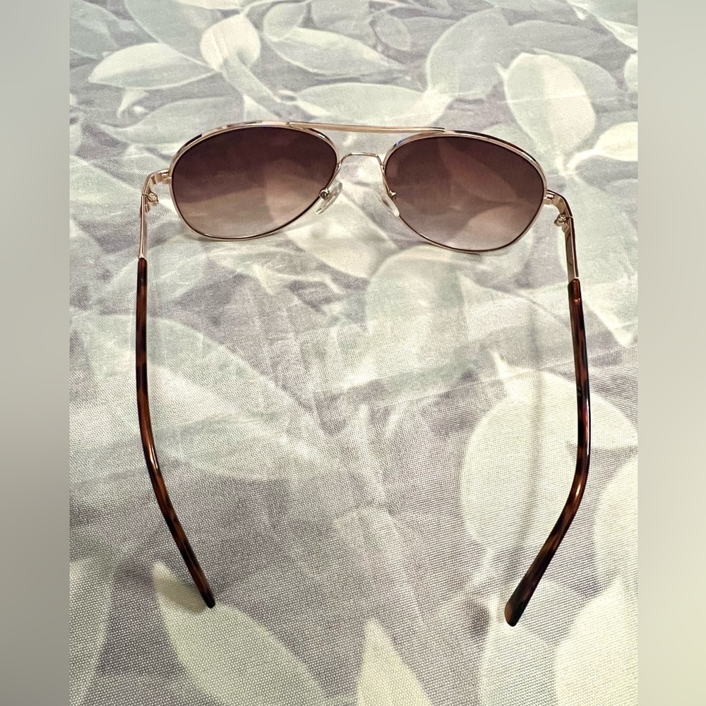 Authentic GUESS women’s sunglasses Gold Aviator Metal